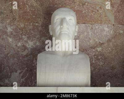 DONAUSTAUF, GERMANIA - CIRCA GIUGNO 2022: Busto del compositore austriaco Anton Bruckner al tempio di Walhalla da parte dello scultore Rothenburger circa 1937 Foto Stock