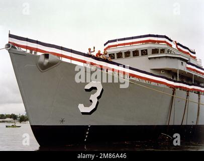 Una vista di prua della nave SENTRY (MCM-3) delle contromisure da miniera dopo il lancio. Paese: Sconosciuto Foto Stock