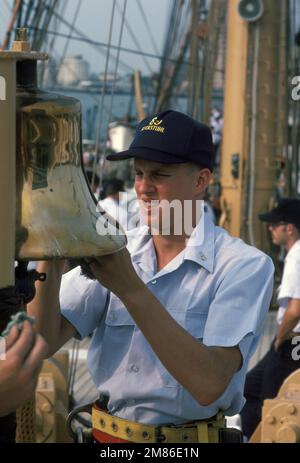 DN-ST-87-02617. Base: Uscgc Eagle (WIX 327) Foto Stock
