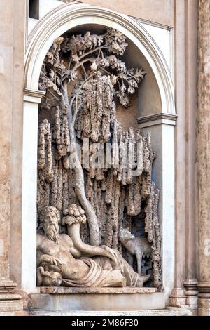 Statua della Dea Giunone in Piazza delle quattro Fontane, Roma Foto Stock