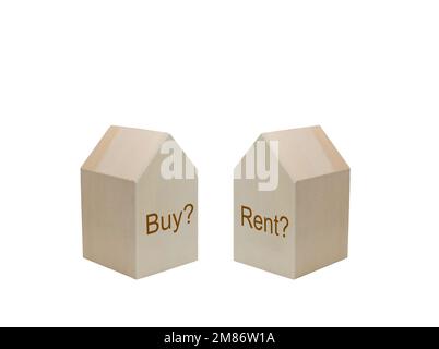 Coppia di case modello con parole Acquista? E affitto? sulle pareti. Concetto di opzioni del mercato dell'alloggiamento. Foto Stock