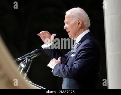 Il Presidente degli Stati Uniti Joe Biden fa le sue osservazioni in occasione di un servizio commemorativo per l'ex Segretario della Difesa degli Stati Uniti Ashton Baldwin carter nella Washington National Cathedral di Washington, DC giovedì 12 gennaio 2023. Credito: Chris Kleponis/Pool tramite CNP Foto Stock