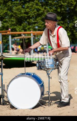 Peter Behrens è stato il batterista del Trio, noto anche come ZAM in Europa. La band è più conosciuta per la canzone del 1982 'da da daa'. Foto Stock