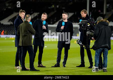 Graham Potter (centro), manager del Chelsea, viene intervistato prima della partita della Premier League al Craven Cottage, Londra. Data immagine: Giovedì 12 gennaio 2023. Foto Stock
