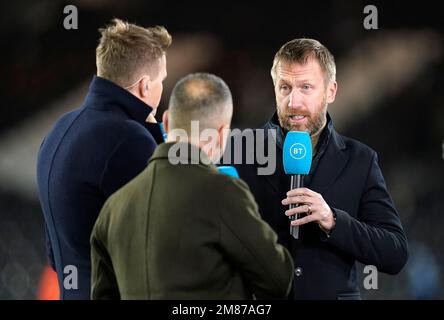Graham Potter (centro), manager del Chelsea, viene intervistato prima della partita della Premier League al Craven Cottage, Londra. Data immagine: Giovedì 12 gennaio 2023. Foto Stock