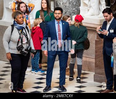 Washington, Stati Uniti. 12th Jan, 2023. STATI UNITI Rappresentante Maxwell Frost (D-FL) nella Statuario Hall degli Stati Uniti Capitol. (Foto di Michael Brochstein/Sipa USA) Credit: Sipa USA/Alamy Live News Foto Stock