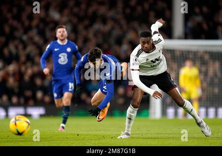 Kai Havertz di Chelsea (a sinistra) e Tosin Adarabioyo di Fulham combattono per la palla durante la partita della Premier League al Craven Cottage, Londra. Data immagine: Giovedì 12 gennaio 2023. Foto Stock