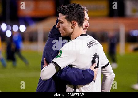 VEGHEL, PAESI BASSI - GENNAIO 12: Allenatore Michael Silberbauer del FC Utrecht, Tasos Douvikas del FC Utrecht durante la partita olandese Toto KNVB Cup Round 2 tra Blauw Geel '38 e FC Utrecht al Prins Willem Alexander Sportpark il 12 gennaio 2023 a Veghel, Paesi Bassi (Foto di Joris Verwijst/Orange Pictures) Foto Stock