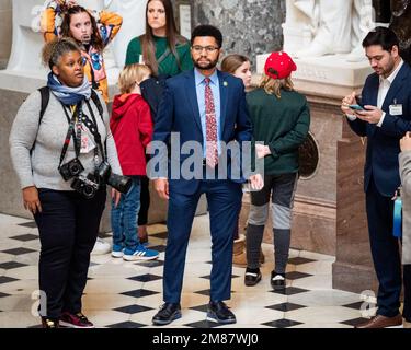 Washington, Stati Uniti. 12th Jan, 2023. STATI UNITI Rappresentante Maxwell Frost (D-FL) nella Statuario Hall degli Stati Uniti Capitol. Credit: SOPA Images Limited/Alamy Live News Foto Stock