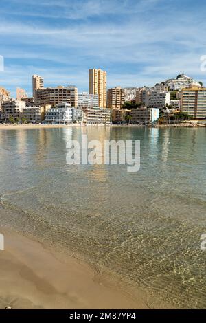 Platja de la Cala de Finestrat una famosa spiaggia vicino a Benidorm Foto Stock