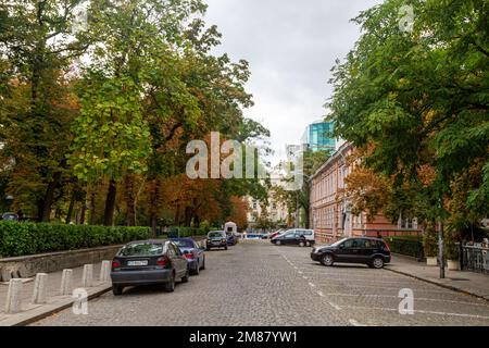 Vista sulle strade della città e sul centro storico della capitale della Bulgaria. La città si trova ai piedi della catena montuosa Vitosha Foto Stock