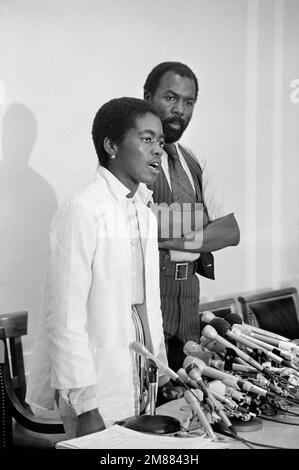 Barbara Williams, direttore esecutivo del Congresso Black Caucus e Phil Watson alla conferenza stampa, Warren K. Leffler, US News & World Report Magazine Collection, 20 agosto 1979 Foto Stock