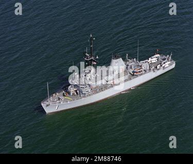 Una vista elevata della nave USS AVENGER (MCM-1) in corso di contromisure per la miniera. Base: Sturgeon Bay Stato: Wisconsin (WI) Nazione: Stati Uniti d'America (USA) Foto Stock