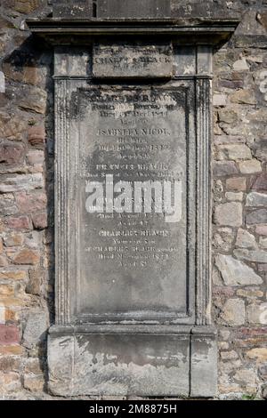 Parete di muro di cimitero per Charles Black in Greyfriars Kirkyard, ispirazione per Sirius e House of Black nei romanzi di Harry Potter di JK Rowling Foto Stock