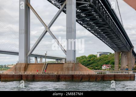 La fondazione e la base di una torre di sospensione del Forth Road Bridge, Scozia Foto Stock