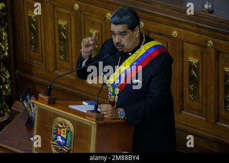 Caracas, Venezuela. 12th Jan, 2023. Nicolas Maduro, Presidente del Venezuela, consegna il discorso annuale alla nazione al Palacio Federal Legislativo. Credit: Pedro Rances Mattey/dpa/Alamy Live News Foto Stock