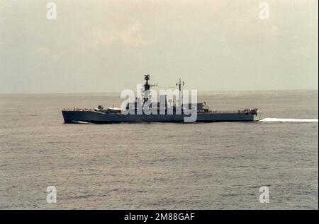 Una vista del fascio di porto di una fregata britannica Leander Class in corso. Paese: Oceano Pacifico (POC) Foto Stock