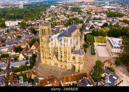 Vista dal drone della città francese Bourges Foto Stock