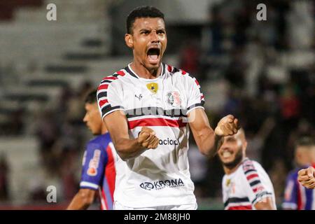 Recife, Brasile. 12th Jan, 2023. PE - Recife - 01/12/2023 - PERNAMBUCANCO 2023, SANTA CRUZ X AFOGADOS - Santa Cruz il giocatore Dagson celebra il suo gol durante una partita contro Afogados allo stadio Arruda per il campionato Pernambucano 2023. Foto: Rafael Vieira/AGIF/Sipa USA Credit: Sipa USA/Alamy Live News Foto Stock