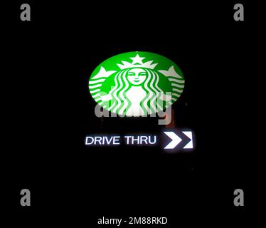 Logo Starbucks drive thru Foto Stock