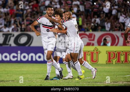 Recife, Brasile. 13th Jan, 2023. PE - Recife - 01/12/2023 - PERNAMBUCANCO 2023, SANTA CRUZ X AFOGADOS - Santa Cruz il giocatore Dagson celebra il suo gol durante una partita contro Afogados allo stadio Arruda per il campionato Pernambucano 2023. Foto: Rafael Vieira/AGIF/Sipa USA Credit: Sipa USA/Alamy Live News Foto Stock