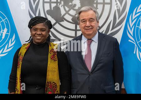 New York, Stati Uniti. 12th Jan, 2023. Francia Marquez Mina, Vicepresidente della Repubblica di Colombia firma il libro degli ospiti all'incontro con il Segretario generale Antonio Guterres presso la sede delle Nazioni Unite a New York il 12 gennaio 2023 . (Foto di Lev Radin/Sipa USA) Credit: Sipa USA/Alamy Live News Foto Stock