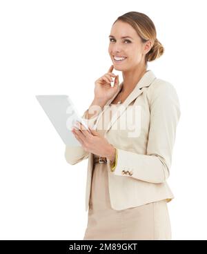 È lo strumento ideale per le aziende. Una donna d'affari che tiene un tablet digitale e tocca il mento. Foto Stock