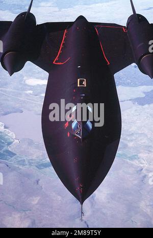 Primo piano Air-to-air di un aereo da ricognizione strategico SR-71A. La SR-71 è conosciuta ufficiosamente come "Blackbird". Base: Beale Air Force base Stato: California (CA) Paese: Stati Uniti d'America (USA) Foto Stock