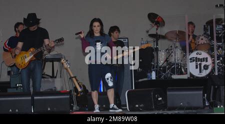 Lisa Marie Presley Proforms al sunfest 2005 persone: Lisa Marie Presley Credit: Storms Media Group/Alamy Live News Foto Stock