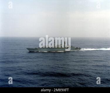 Una vista del fascio del porto della fregata britannica HMS BEAVER (F-193) in corso. Paese: Sconosciuto Foto Stock