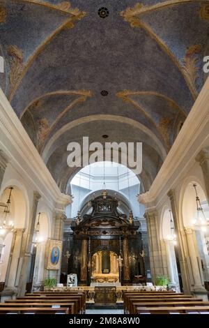 Vista sull'interno dell'antica chiesa di Oropa, nei pressi di Biella, Italia Foto Stock