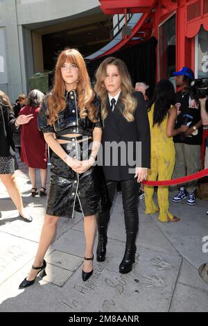 21 giugno 2022, Los Angeles, California, USA: LOS ANGELES - 21 giugno: Riley Keough, Lisa Marie Presley durante una cerimonia che celebra tre generazioni di Presleyâ con stampe a mano al TCL Chinese Theatre IMAX il 21 giugno 2022 a Los Angeles, CA (Credit Image: © Nina Prommer/ZUMA Press Wire) SOLO PER USO EDITORIALE! Non per USO commerciale! Foto Stock