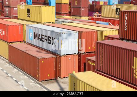 Haifa, Israele - 25 maggio 2022: Cantiere container industriale per il business Logistic Import Export. Foto Stock