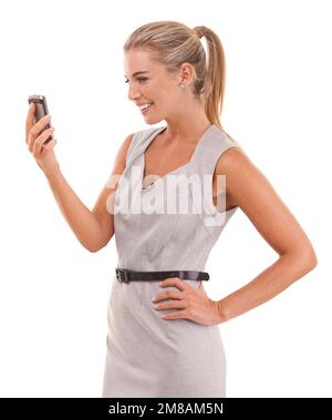 Donna d'affari, smartphone o videochiamata su sfondo bianco isolato in colloqui di lavoro, reclutamento o assunzione di riunioni online. Sorriso felice, parlando o. Foto Stock