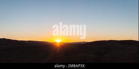 Foto esterna delle dune di sabbia Namibia Sossusvlei vicino alla famosa Dune 45 intorno all'alba Foto Stock