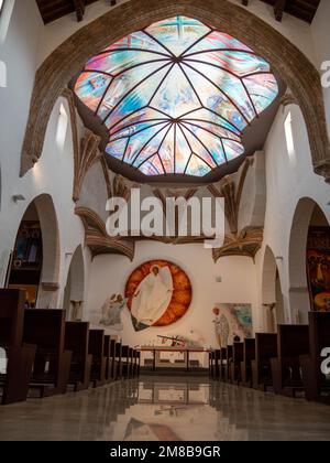 Uno scatto verticale dell'interno della Chiesa di San Nicola a Granada, Spagna. Foto Stock