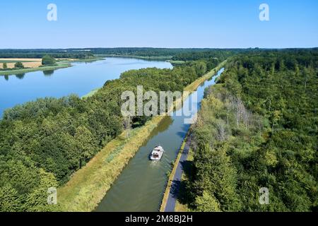 Etang du Stock, stagno che scorre nel Canal des houilleres de la Sarre, Mosella Foto Stock