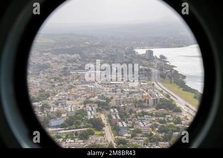 Una città di Matanzas a Cuba vista dalla botola di un aereo Foto Stock