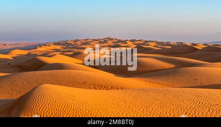 Dune di sabbia, Wahiba Sands Desert, Bidiyah, Oman Foto Stock