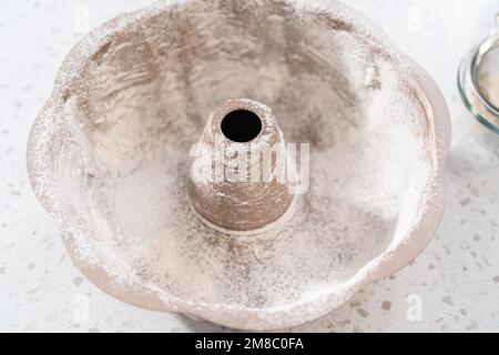 Semplice torta di bundt alla vaniglia da torta scatola Foto Stock