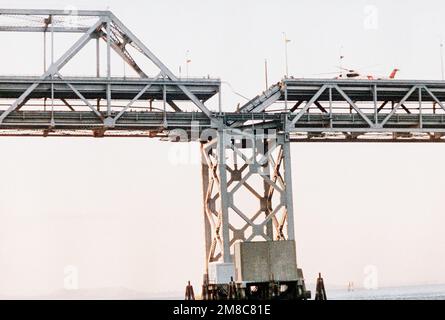 Una panoramica di una sezione di 50 metri dell'Interstate 880 che è crollata durante un terremoto che ha colpito l'area il 17th ottobre. Base: San Francisco Stato: California(CA) Paese: Stati Uniti d'America (USA) Foto Stock