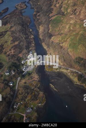 Il ponte sull'Atlantico, Clachan Seil, Isola di Seil, Argyll, Scozia. Ripresa scattata da un aereo Foto Stock