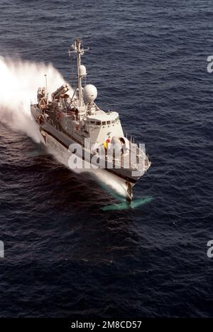 Una vista a dritta dell'aliscafo missile combattente di pattuglia USS HERCULES (PHM 2) in corso. Gli ERCOLE sono assegnati allo Squadrone 2 di PHM, con sede a Key West Florida. Nazione: Golfo del Messico Foto Stock