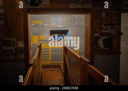 Mostra all'interno di St. Chiesa di Nicholas Campanile ex comunista-era segreta polizia punto di osservazione - Praga, ceco Foto Stock