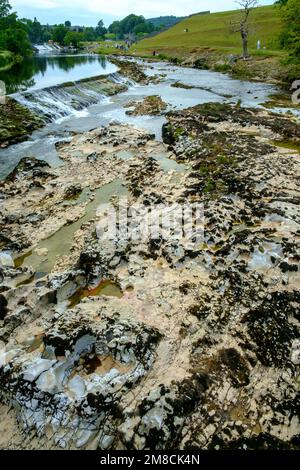 11th luglio 2022 - Grassington, Regno Unito: Bassi livelli d'acqua a Linton Falls, Grassington durante la lunga estate calda del 2022, Yorkshire, Regno Unito Foto Stock