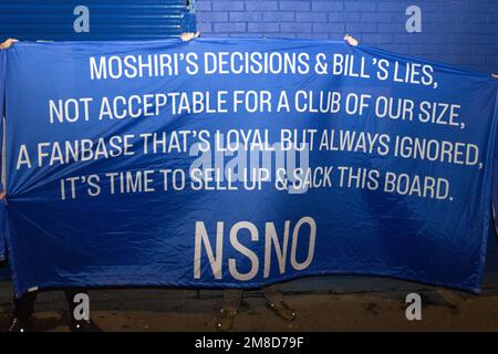 Lo spettacolo dei fan di Everton si esibisce durante la protesta dei fan di Everton a Goodison Park, Liverpool, Regno Unito, 13th gennaio 2023 (Foto di Phil Bryan/Alamy Live News) Foto Stock