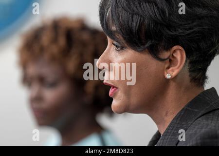 Washington, Stati Uniti. 13th Jan, 2023. Senior Advisor for Public Engagement Keisha Lance Bottoms parla in un briefing alla Casa Bianca il 13 gennaio 2023 a Washington DC. Foto di Ken Cedeno/Sipa USA Credit: Sipa USA/Alamy Live News Foto Stock