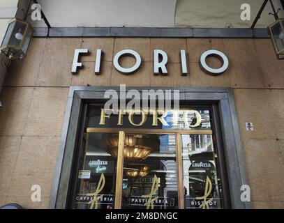 TORINO, ITALIA - CIRCA SETTEMBRE 2022: Inaugurato nel 1780 lo storico caffè Fiorio Foto Stock