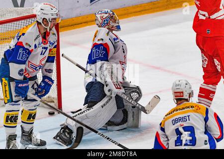 Losanna, Svizzera. 01st Mar, 2023. Jula Metsola (goalie) di EHC Kloten #55 concede un gol durante il 36th° giorno della Lega nazionale svizzera 2022-2023 della stagione della Lega nazionale svizzera 2022-2023 con la Losanna HC e la EHC Kloten. 36th° giorno della Lega nazionale svizzera 2022-2023 tra Losanna HC e l'EHC Kloten si è svolta all'Arena Vaudoise di Losanna. (Foto di: Eric Dubost/Sipa USA) Credit: Sipa USA/Alamy Live News Foto Stock