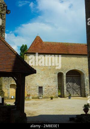 Francia, Eure et Loir (28), cortile abbaziale di Nottonville Foto Stock